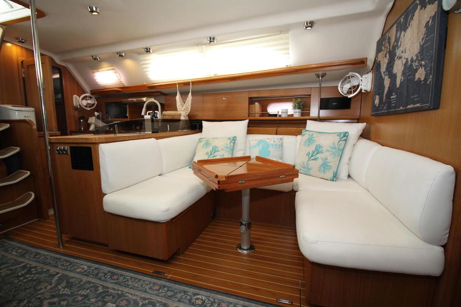 2010 Catalina 445