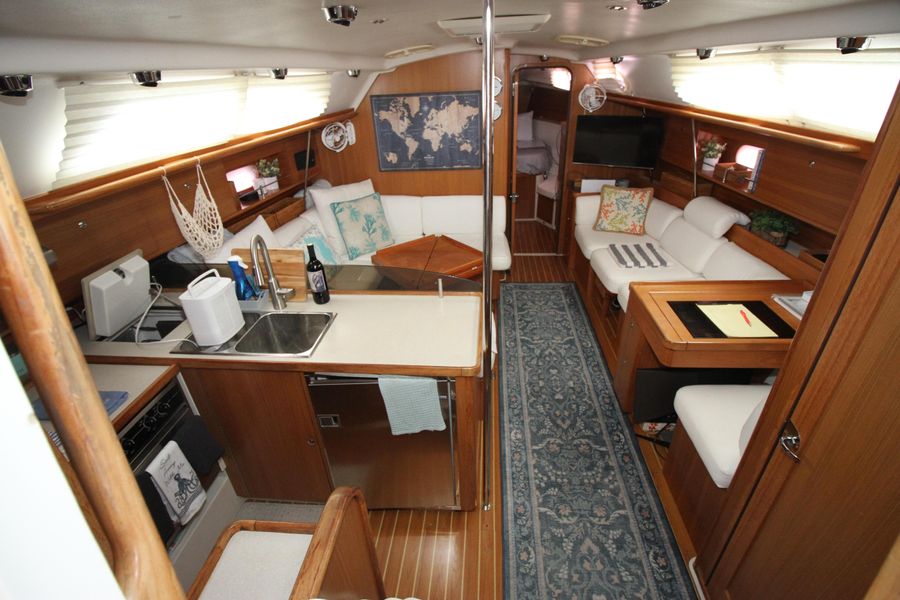 2010 Catalina 445