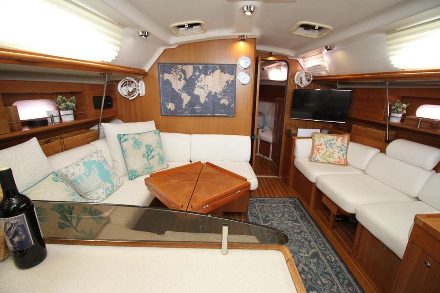 2010 Catalina 445