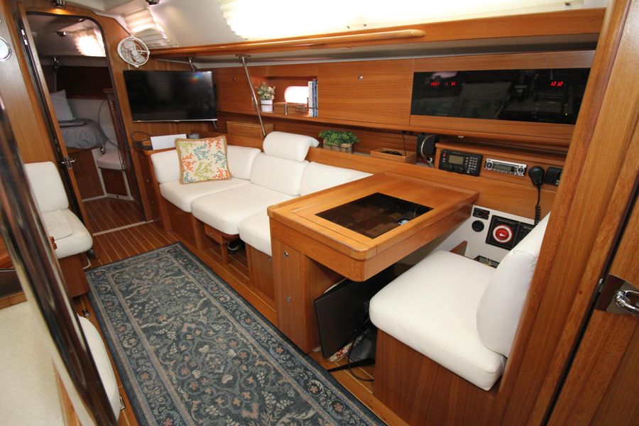 2010 Catalina 445