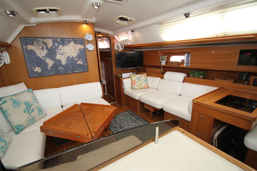 2010 Catalina 445