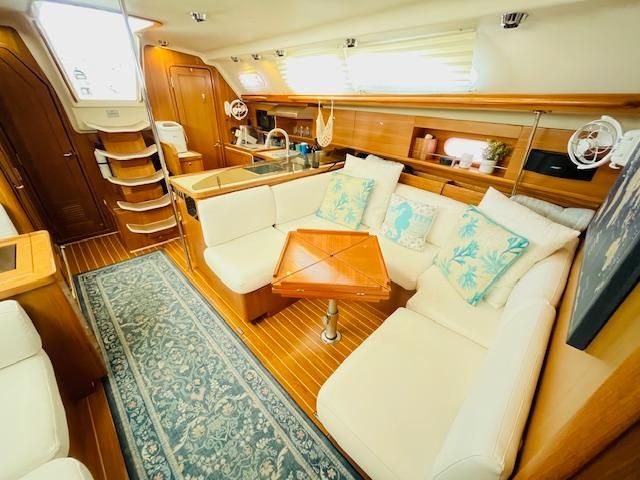 2010 Catalina 445