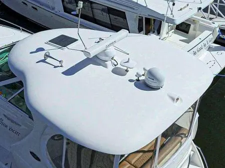 Lazy Gray Yacht Photos Pics 2008 Sea Ray 40 Motor Yacht with radar and satellite equipment on the roof.