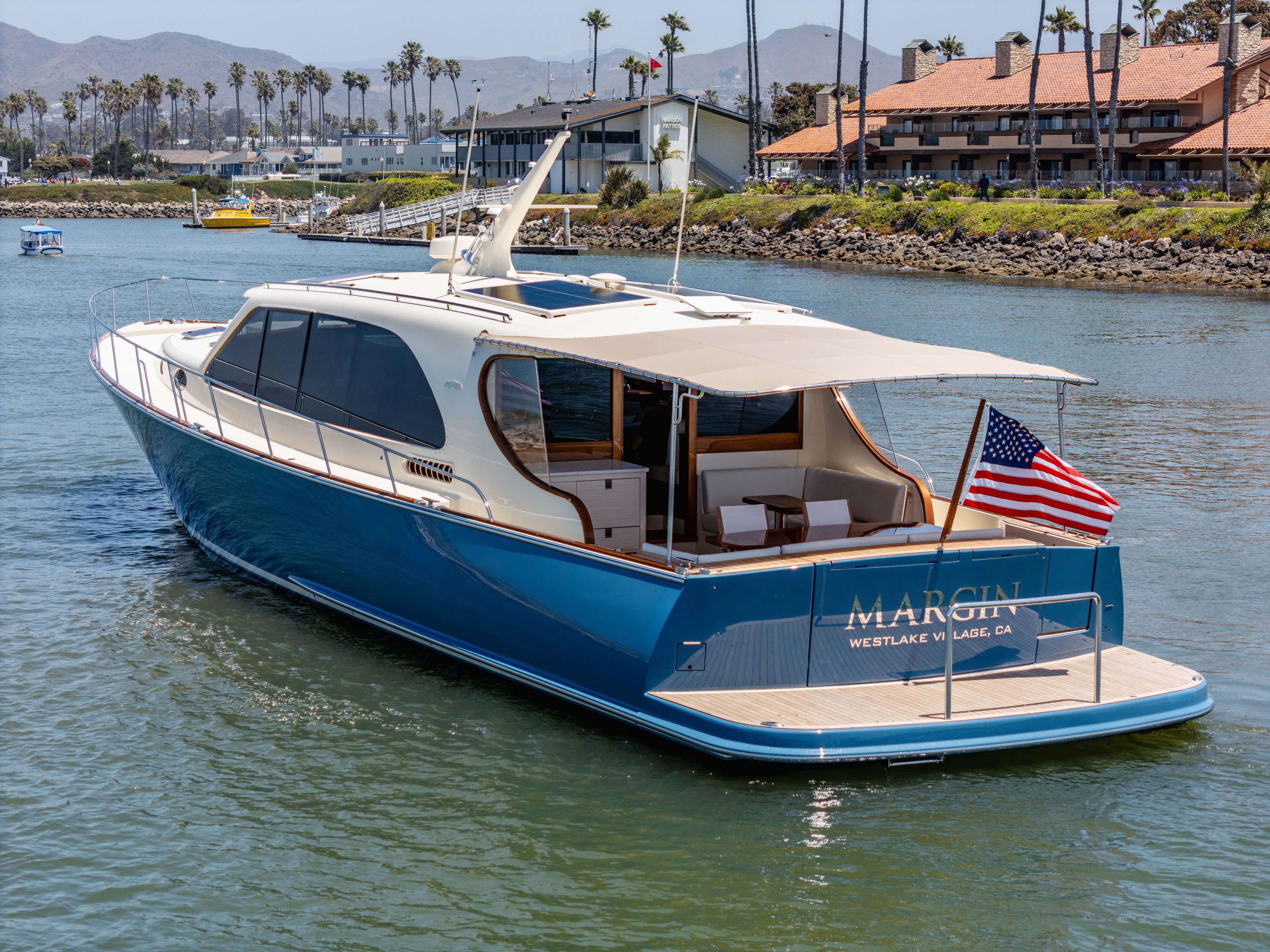 2025 Palm Beach Motor Yachts 70 