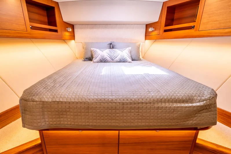 Margin Yacht Photos Pics Luxurious cabin interior of 2025 Palm Beach Motor Yachts PB70 with elegant bedding.