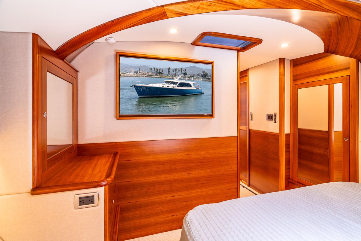 2025 Palm Beach Motor Yachts 70 
