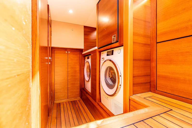 Margin Yacht Photos Pics 