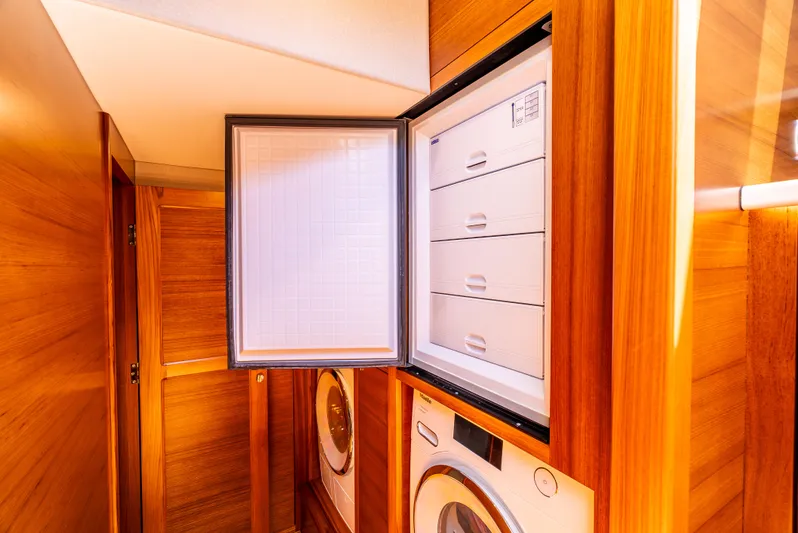 Margin Yacht Photos Pics 