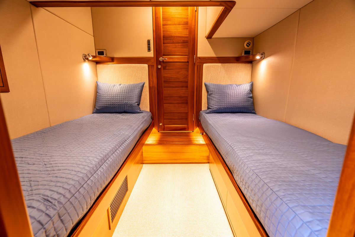 2025 Palm Beach Motor Yachts 70 
