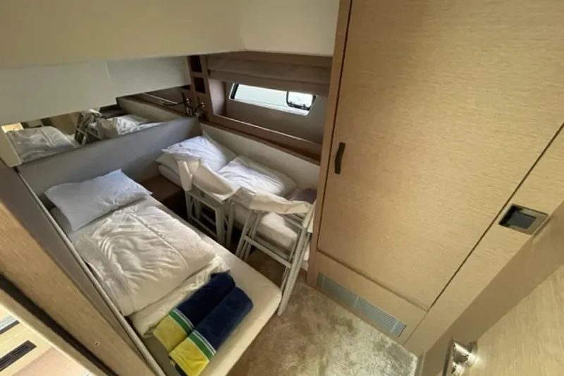 Clinique Bateau Yacht Photos Pics Luxurious cabin interior of 2020 Prestige 520 Fly yacht with twin beds.