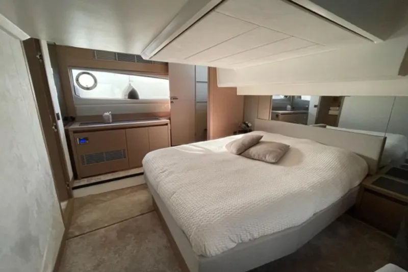 Clinique Bateau Yacht Photos Pics Luxurious bedroom interior of 2020 Prestige 520 Fly yacht with modern design and cozy bedding.