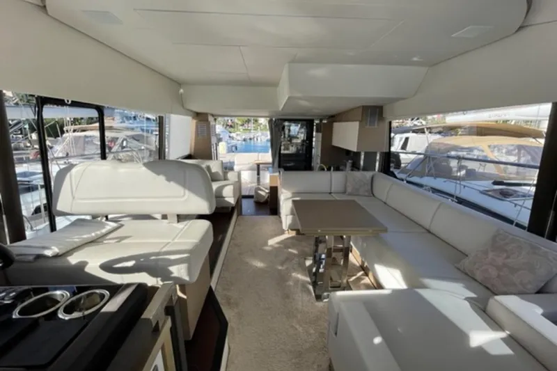 Clinique Bateau Yacht Photos Pics Luxurious interior of 2020 Prestige 520 Fly yacht with elegant seating and modern design.