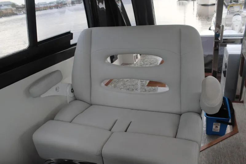 Dream Weaver Yacht Photos Pics Luxurious seating inside 2021 Ocean Alexander 45 Divergence Coupe yacht.