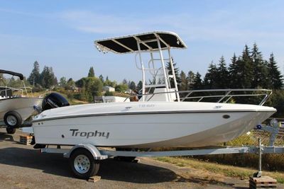Trophy TROPHY T18BAY