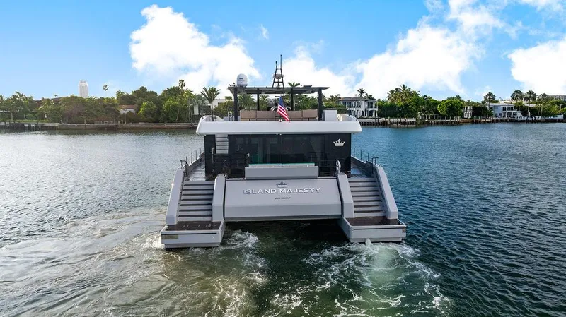 Island Majesty Yacht Photos Pics Luxury Sunreef 70 yacht cruising on a scenic waterway, 2018 model.