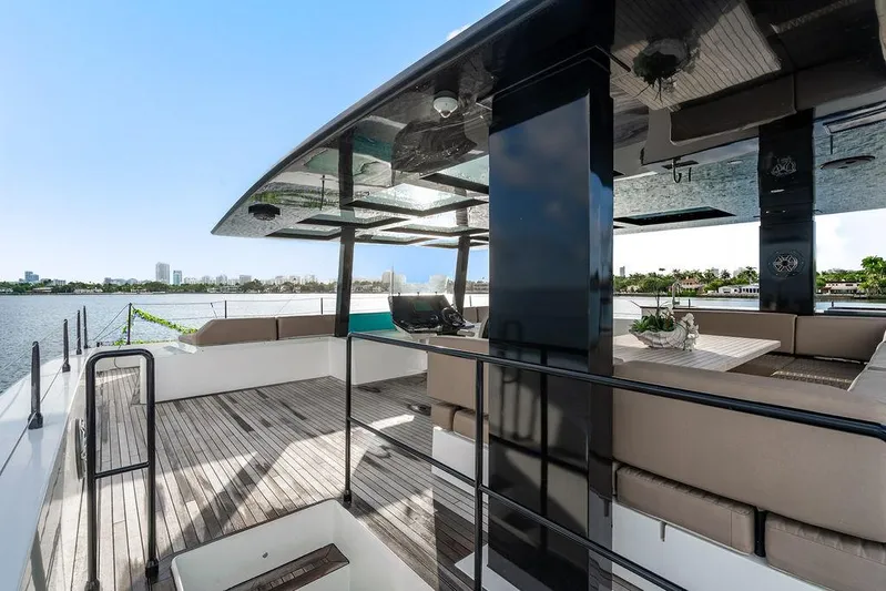 Island Majesty Yacht Photos Pics 