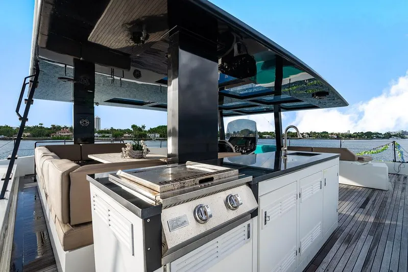 Island Majesty Yacht Photos Pics 