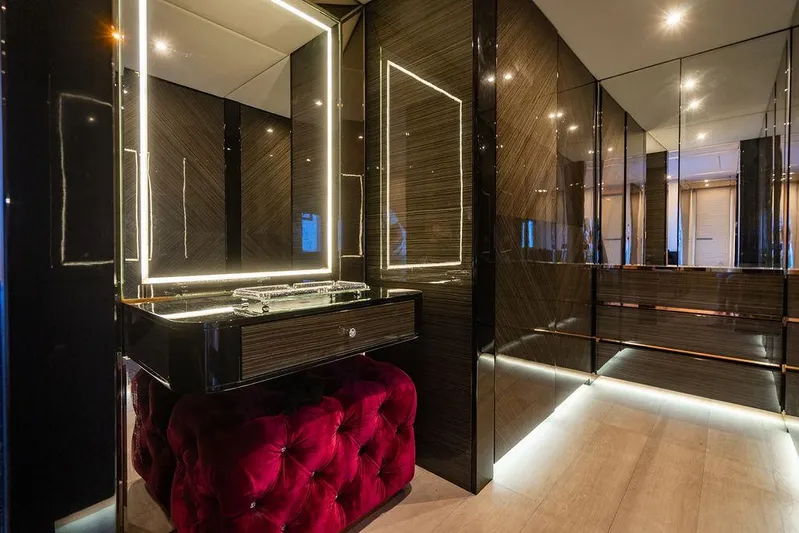 Island Majesty Yacht Photos Pics 