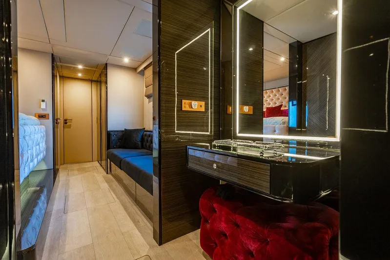 Island Majesty Yacht Photos Pics 