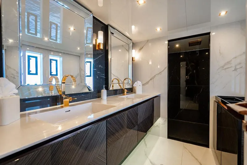 Island Majesty Yacht Photos Pics 