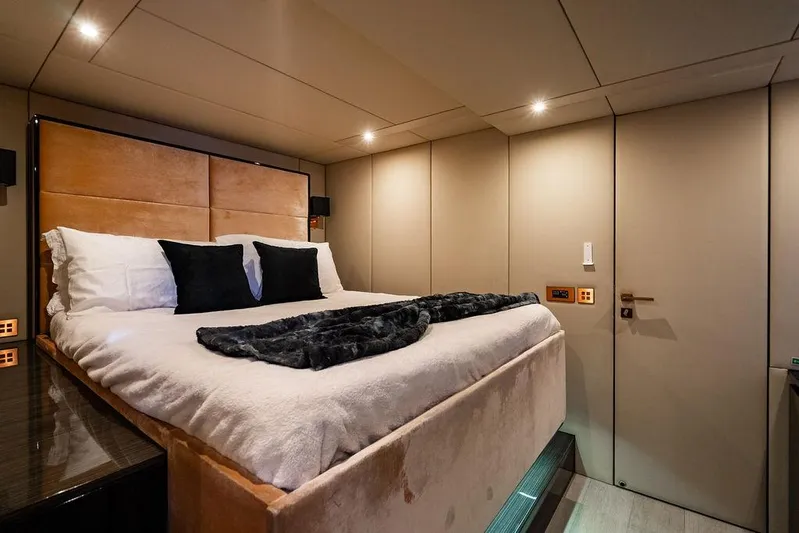 Island Majesty Yacht Photos Pics 