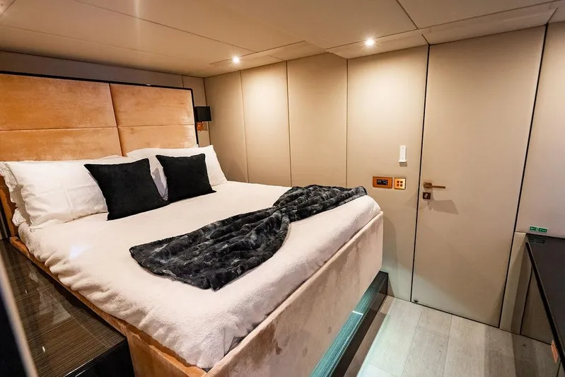 Island Majesty Yacht Photos Pics 