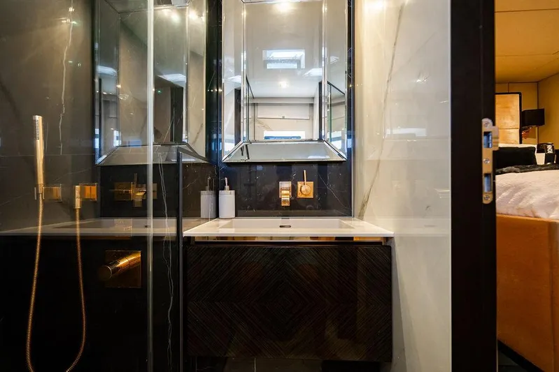 Island Majesty Yacht Photos Pics 