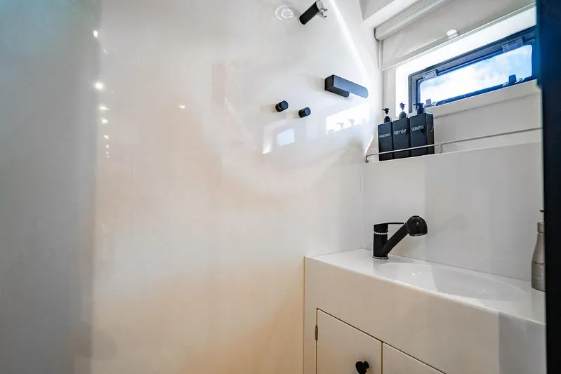 Island Majesty Yacht Photos Pics 