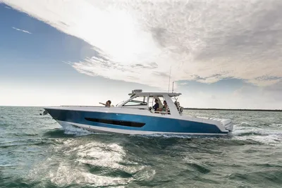 2025 Boston Whaler 420 Outrage