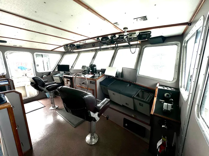 Western Shore Yacht Photos Pics 1989 Custom Expedition Yacht bridge with navigation equipment and captain's chairs.