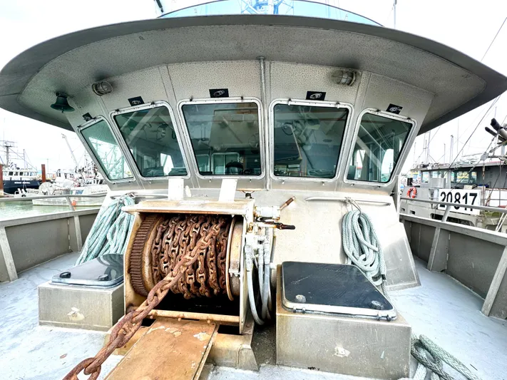 Western Shore Yacht Photos Pics 1989 Custom Expedition Yacht with anchor chain and ropes on deck.