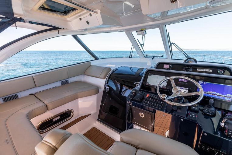 2018-38-pursuit-385-offshore