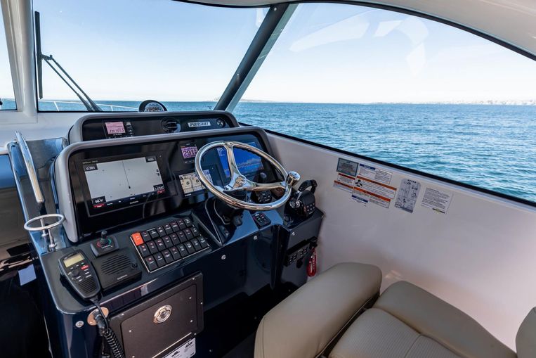 2018-38-pursuit-385-offshore