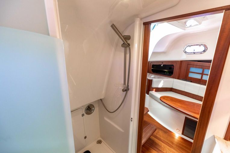 2018-38-pursuit-385-offshore