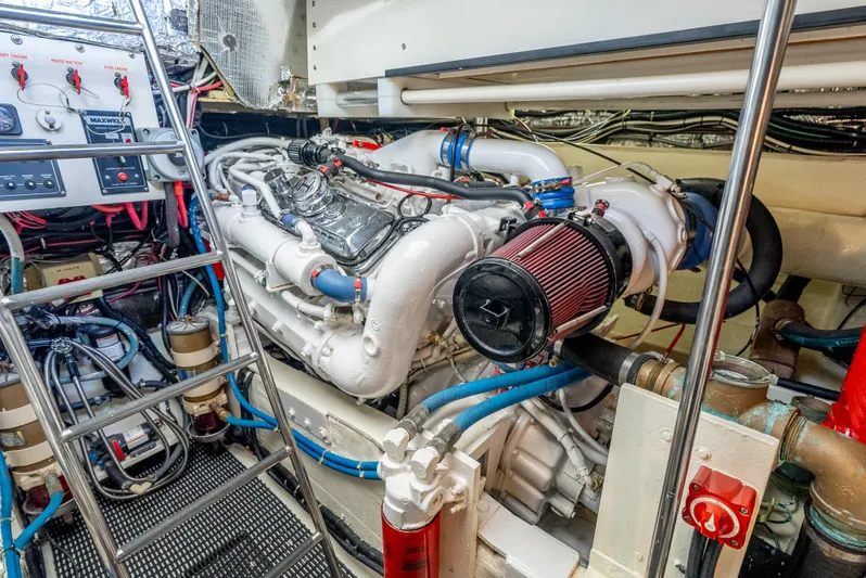 Magic Yacht Photos Pics Engine room of a 1992 Tiara Yachts 4300 Open, showcasing detailed machinery and components.