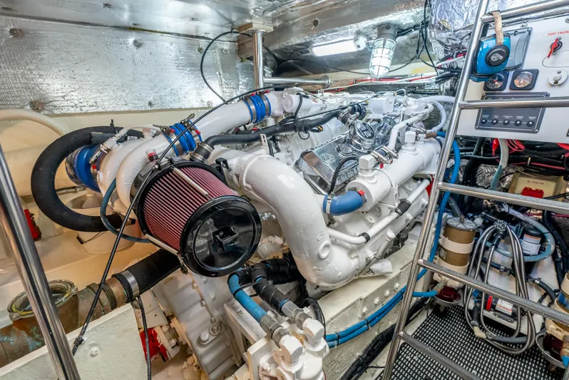 Magic Yacht Photos Pics Engine room of a 1992 Tiara Yachts 4300 Open, showcasing detailed mechanical components.