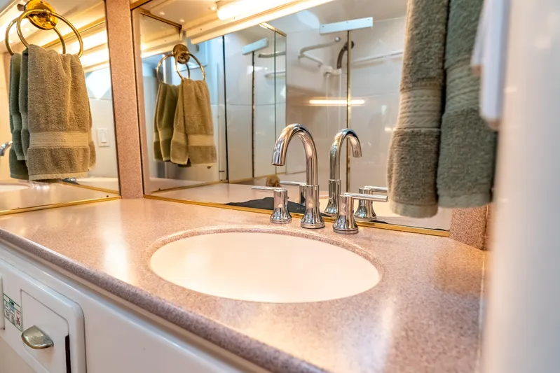 Magic Yacht Photos Pics Luxurious bathroom in 1992 Tiara Yachts 4300 Open, featuring elegant fixtures and plush towels.