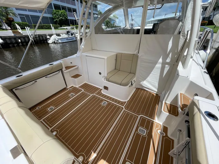 False Echoes Yacht Photos Pics Pursuit 32 False Echoes- Cockpit