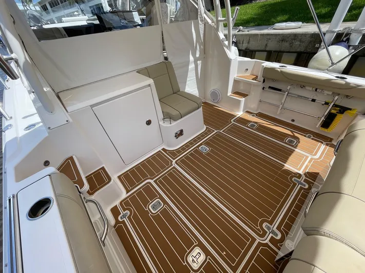 False Echoes Yacht Photos Pics Pursuit 32 False Echoes- Cockpit