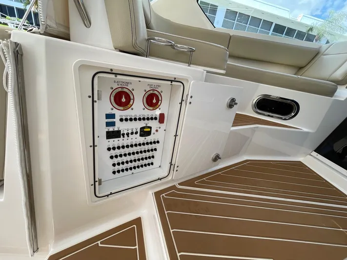 False Echoes Yacht Photos Pics Pursuit 32 False Echoes- Control Panel