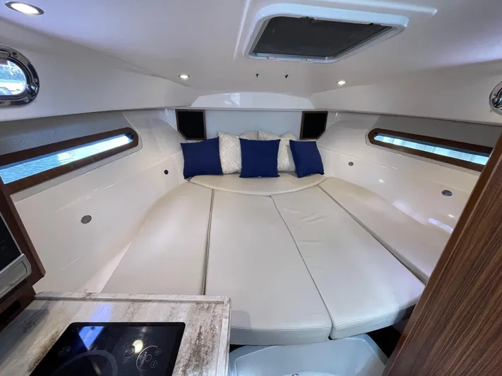 False Echoes Yacht Photos Pics Pursuit 32 False Echoes- Forward Berth
