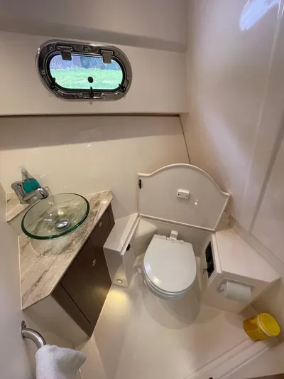 False Echoes Yacht Photos Pics Pursuit 32 False Echoes- Head