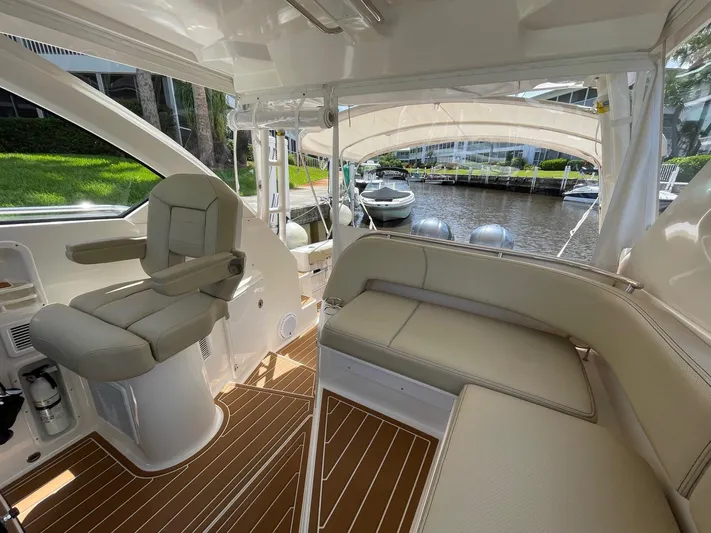 False Echoes Yacht Photos Pics Pursuit 32 False Echoes- Helm Area