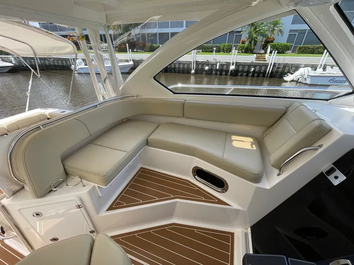 False Echoes Yacht Photos Pics Pursuit 32 False Echoes- Seating