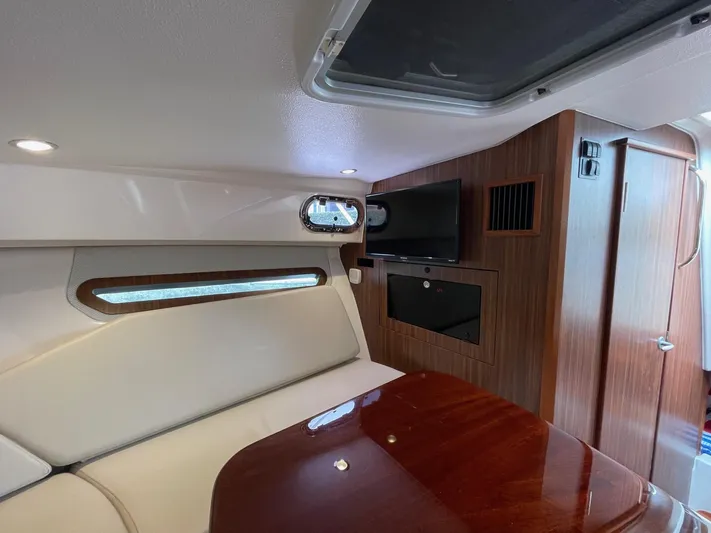 False Echoes Yacht Photos Pics Pursuit 32 False Echoes- Cabin Aft