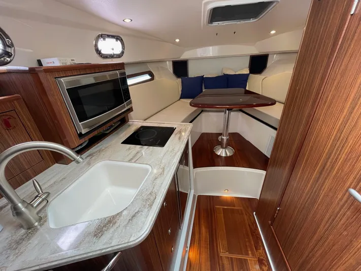 False Echoes Yacht Photos Pics Pursuit 32 False Echoes- Cabin Forward