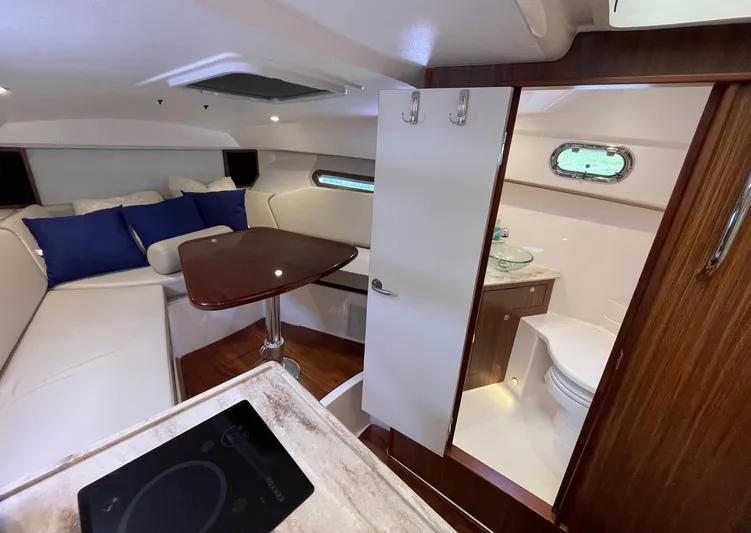 False Echoes Yacht Photos Pics Pursuit 32 False Echoes- Cabin Head Entry