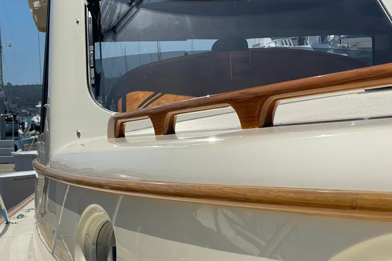 White Sauce Yacht Photos Pics 2017 Hinckley Talaria 43 Motoryacht, showcasing elegant wood detailing and sleek design.