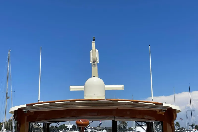 White Sauce Yacht Photos Pics Hinckley Talaria 43 Motoryacht 2017, rear view with clear blue sky background.
