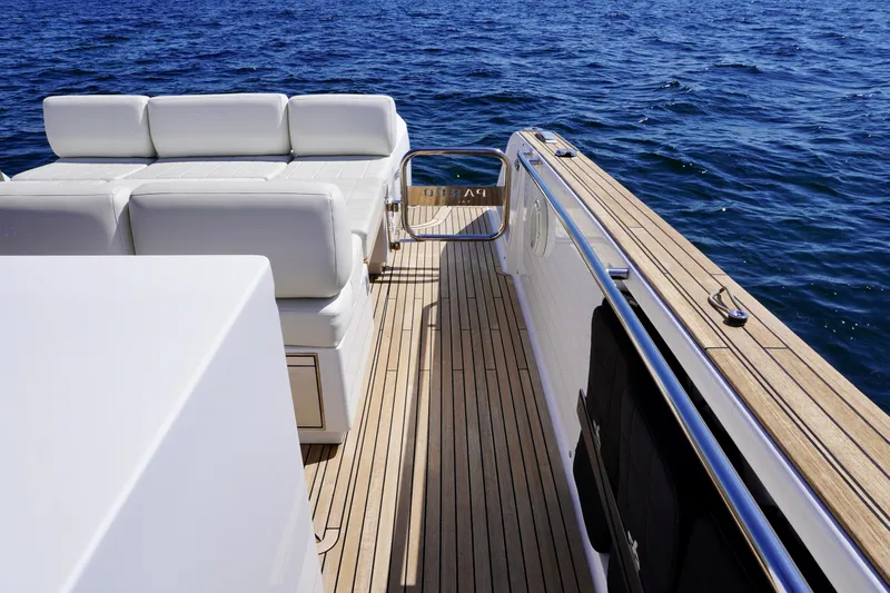  Yacht Photos Pics Luxury Pardo Yachts 38, 2020 model, featuring sleek deck design and comfortable seating.
